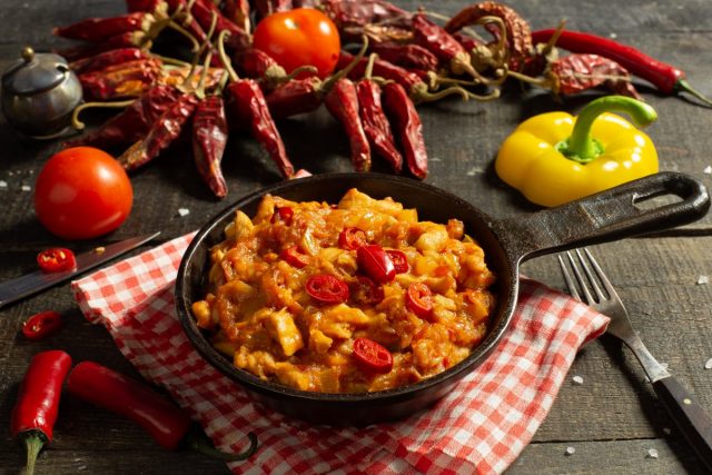Домашний гуляш из куриной грудки по-венгерски Домашний гуляш из куриной грудки по-венгерски
