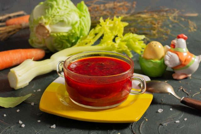 Густой красный борщ с курицей Густой красный борщ с курицей