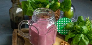 Полезный смузи из свёклы с кефиром и зеленью