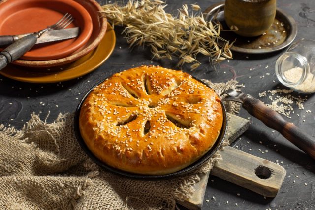Пышный дрожжевой пирог с печенкой и луком Пышный дрожжевой пирог с печенкой и луком