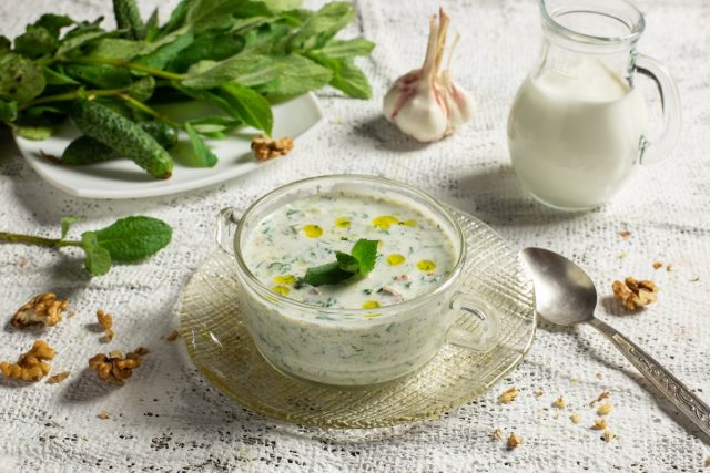 Таратор — болгарский холодный суп с грецкими орехами