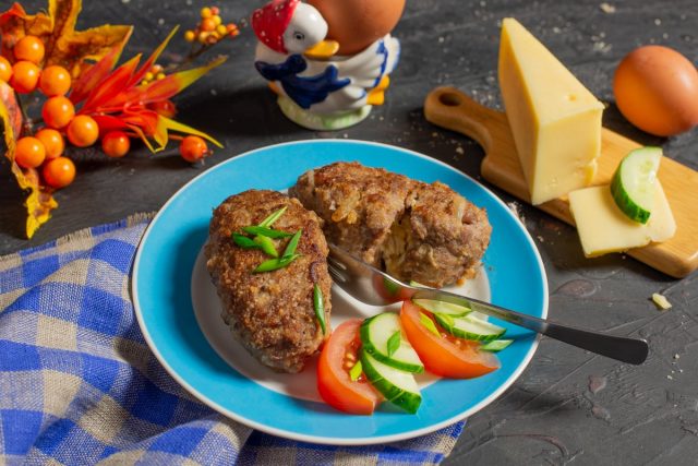 Зразы из говядины «Птичье молоко», или вкусные говяжьи котлеты с начинкой Зразы из говядины «Птичье молоко», или вкусные говяжьи котлеты с начинкой
