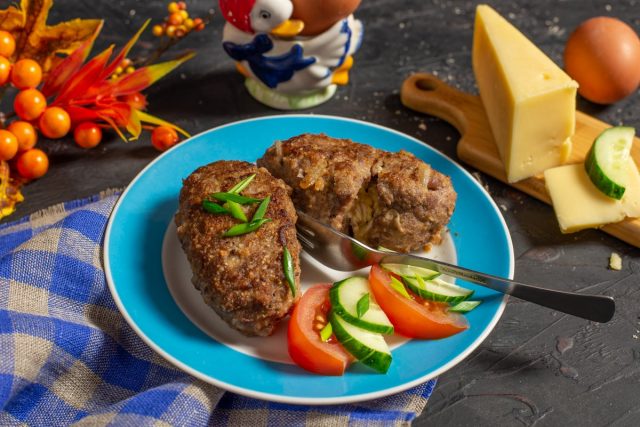 Зразы из говядины «Птичье молоко», или Вкусные говяжьи котлеты с начинкой Зразы из говядины «Птичье молоко», или Вкусные говяжьи котлеты с начинкой