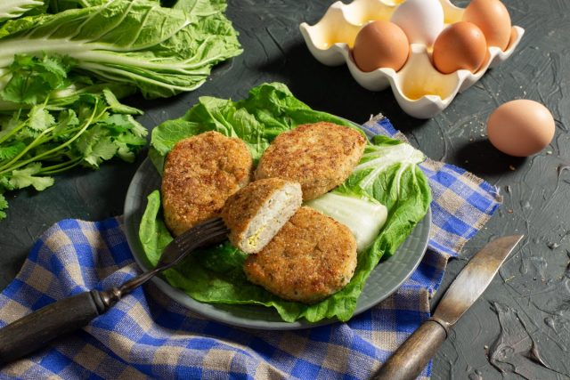 Нежные котлеты из куриных грудок с яйцом и кинзой Нежные котлеты из куриных грудок с яйцом и кинзой