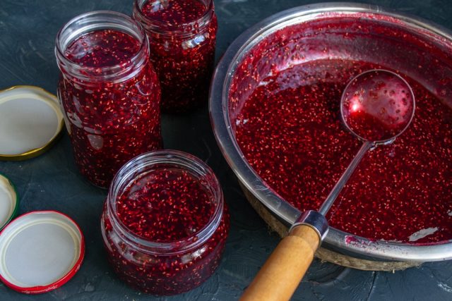 Заполняем банки джемом Заполняем банки джемом