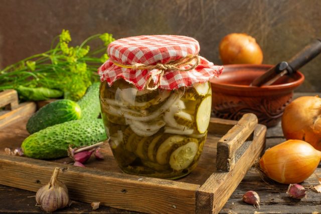Салат «Нежинский» из огурцов на зиму — простой и вкусный Салат «Нежинский» из огурцов на зиму — простой и вкусный