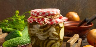Салат «Нежинский» из огурцов на зиму — простой и вкусный