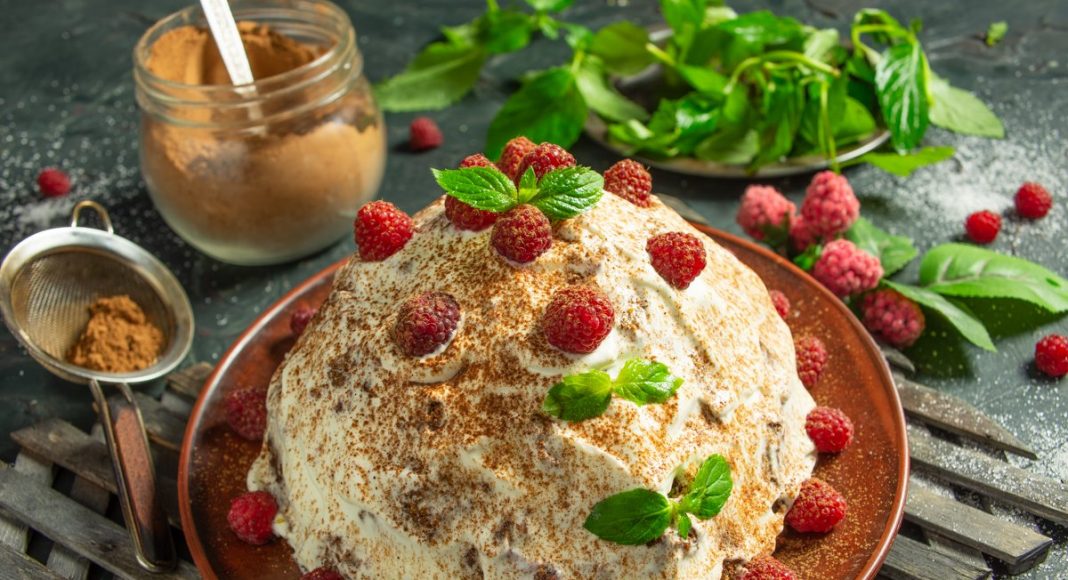Вкусный торт «Панчо с малиной» из простых и доступных продуктов