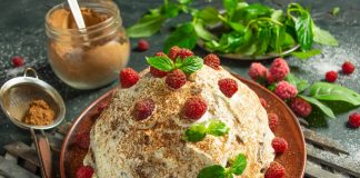 Вкусный торт «Панчо с малиной» из простых и доступных продуктов