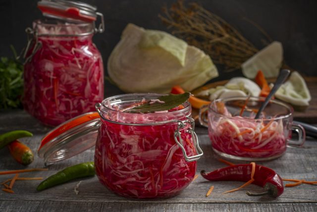 Быстрая маринованная капуста для салатов Быстрая маринованная капуста для салатов