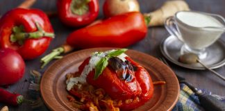 Фаршированный перец с овощным фаршем по-мексикански