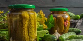 Хрустящие маринованные огурцы дольками