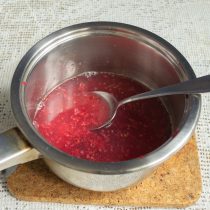 Наливаем воду, перемешиваем, нагреваем до кипения Наливаем воду, перемешиваем, нагреваем до кипения