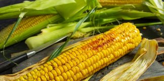 Сочная кукуруза в духовке в фольге с маслом - Рецепты Сочная кукуруза в духовке в фольге с маслом