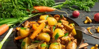 Ароматный картофель, тушенный с грибами и курицей - Рецепты Ароматный картофель, тушенный с грибами и курицей
