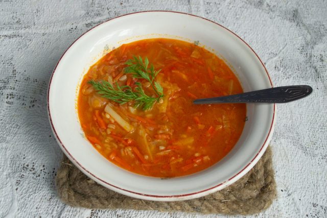 Густые щи с капустой и перловкой готовы Густые щи с капустой и перловкой готовы