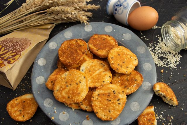 Хрустящее печенье с кунжутом Хрустящее печенье с кунжутом