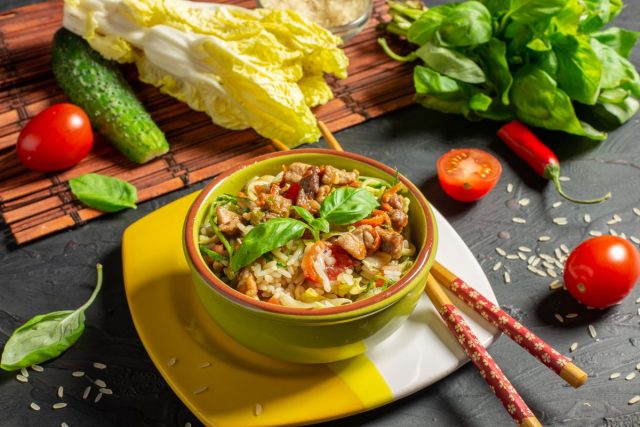 Вкусный салат с мясом свинины без майонеза Вкусный салат с мясом свинины без майонеза