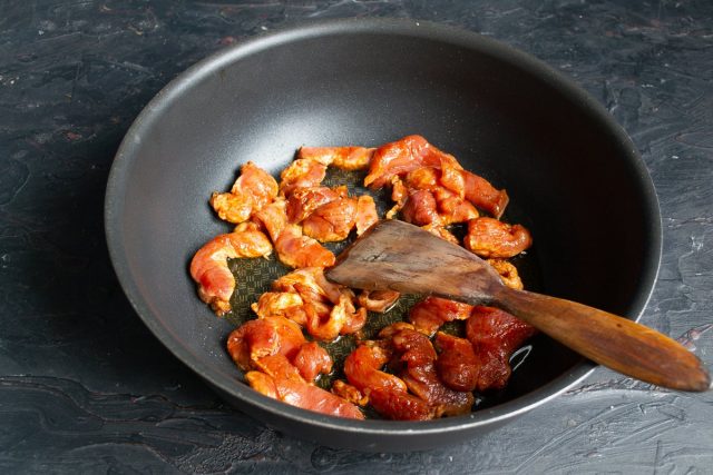 Обжариваем мясо Обжариваем мясо