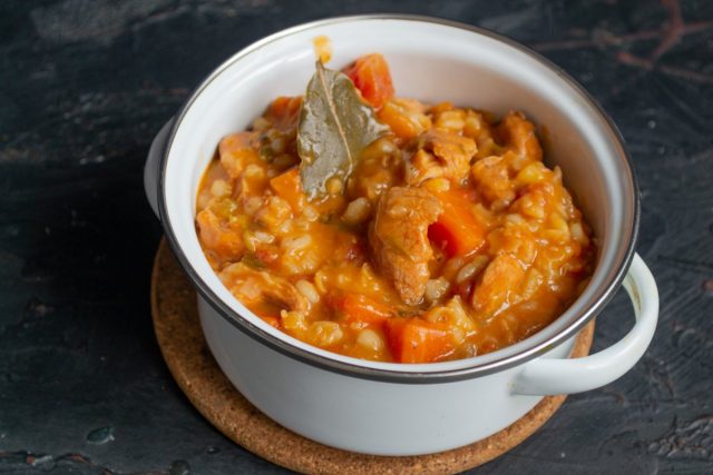 Ароматная гороховая каша с мясом готова Ароматная гороховая каша с мясом готова