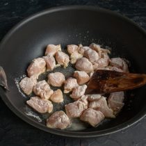 Обжариваем мясо Обжариваем мясо