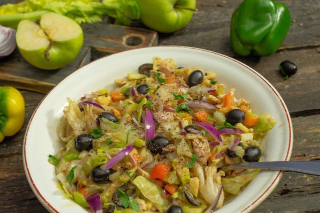 Полезный куриный салат — классика американской кухни