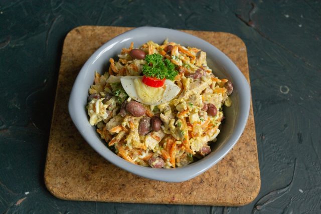 Салат «Обжорка» с фасолью и мясом готов Салат «Обжорка» с фасолью и мясом готов