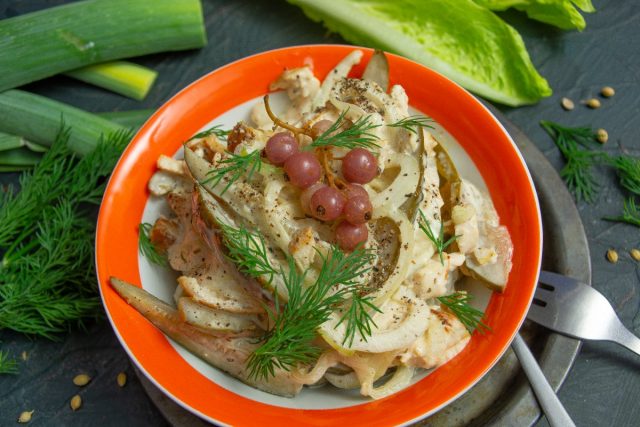 Быстрый куриный салат «Чезаре» Быстрый куриный салат «Чезаре»