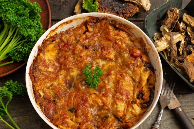 Домашняя запеканка из лаваша с мясом и грибами Домашняя запеканка из лаваша с мясом и грибами