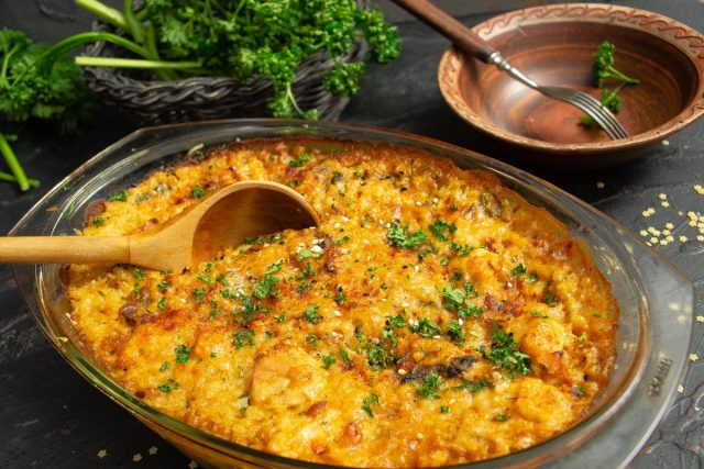 Простая макаронная запеканка с грибами и курицей Простая макаронная запеканка с грибами и курицей