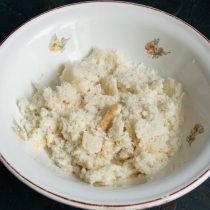 Размачиваем хлеб в молоке Размачиваем хлеб в молоке