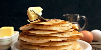 Ажурные дрожжевые блины на молоке