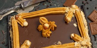 Простой песочный торт с масляным кремом, джемом и шоколадным ганашем