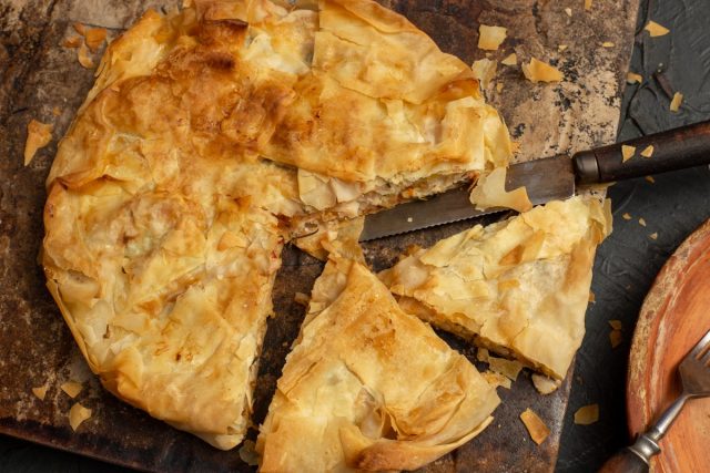 Быстрый пирог с курицей — вкуснее пиццы Быстрый пирог с курицей — вкуснее пиццы