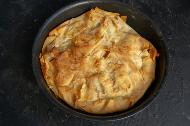 Быстрый пирог с курицей готов Быстрый пирог с курицей готов