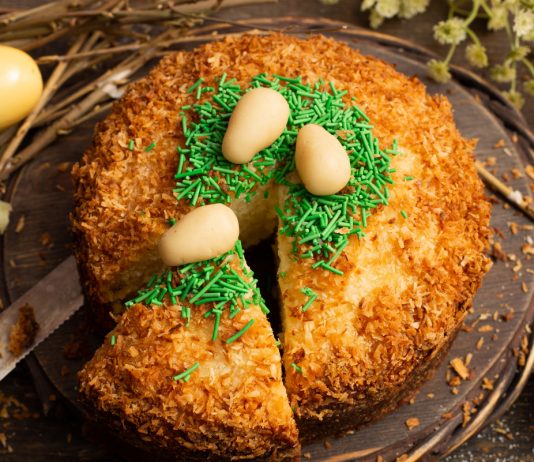 Кекс на Пасху без дрожжей с кокосовой стружкой и сливками