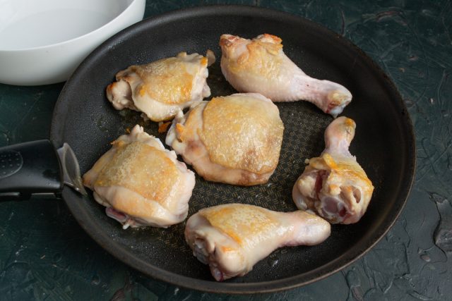 Жарим куриные окорочка Жарим куриные окорочка