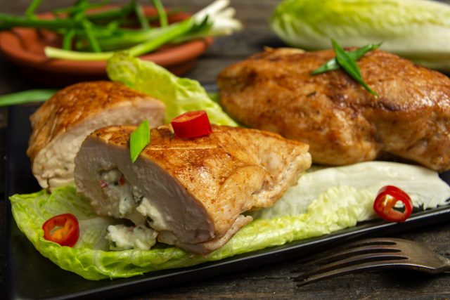 Фаршированные куриные грудки с фетой и розмарином Фаршированные куриные грудки с фетой и розмарином