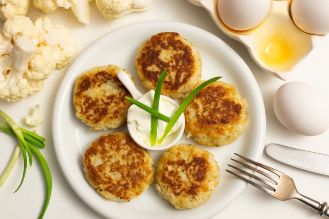 Овощные котлеты из цветной капусты с сухарями Овощные котлеты из цветной капусты с сухарями