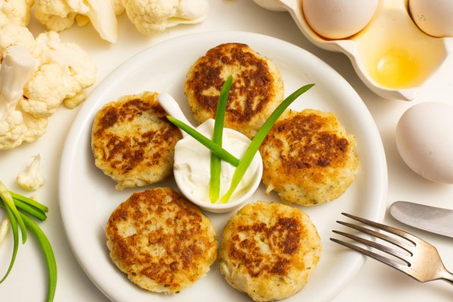 Овощные котлеты из цветной капусты с сухарями Овощные котлеты из цветной капусты с сухарями