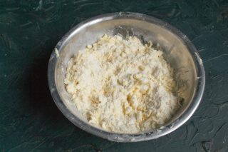 Растираем маслом с мукой Растираем маслом с мукой