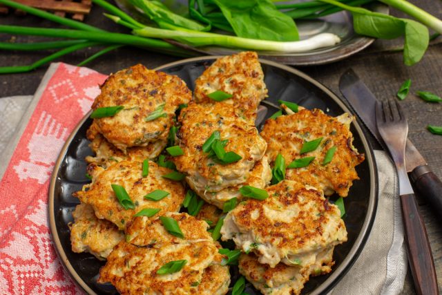 Быстрые куриные котлеты «Растрёпки» с капустой Быстрые куриные котлеты «Растрёпки» с капустой