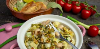 Быстрый картофельный салат с фасолью и соусом-майонезом из аквафабы