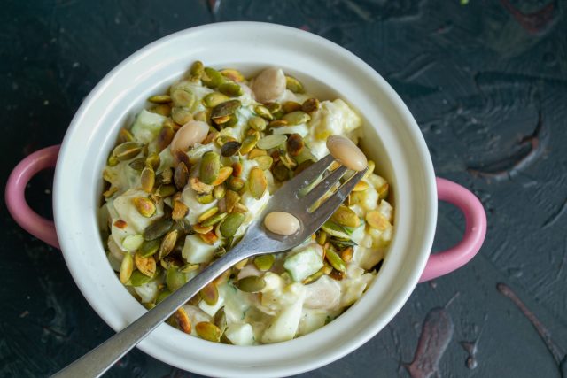 Быстрый картофельный салат с фасолью и соусом-майонезом из аквафабы готов Быстрый картофельный салат с фасолью и соусом-майонезом из аквафабы готов
