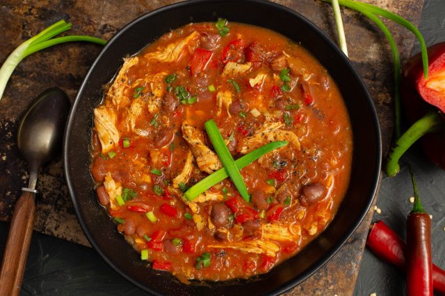 Густой томатный суп с курицей и фасолью Густой томатный суп с курицей и фасолью