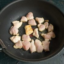 Жарим курицу до золотистой корочки Жарим курицу до золотистой корочки