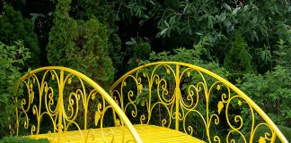 Садовый мостик — украшение любого участка