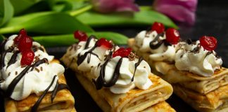 Нежные блины на молоке со сливками и шоколадом