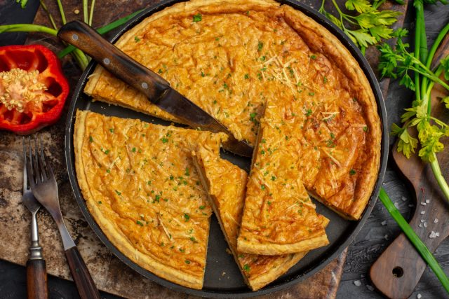 Нежный киш с лососем и хрустящей корочкой Нежный киш с лососем и хрустящей корочкой