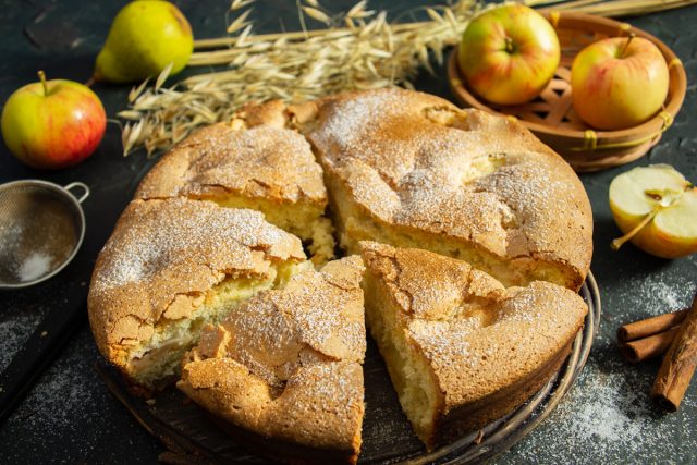 Шарлотка с грушами и яблоками — самый простой рецепт Шарлотка с грушами и яблоками — самый простой рецепт